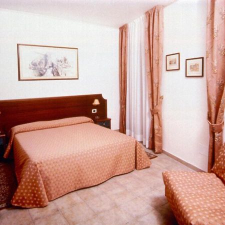 Hotel San Pietro Ассізі Екстер'єр фото